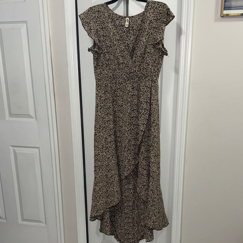 Chic High-Low Floral Dress in Black and Tan